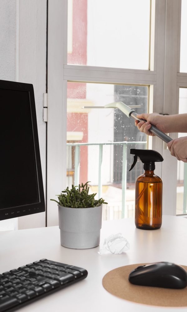 still-life-office-cleaning-process (3)